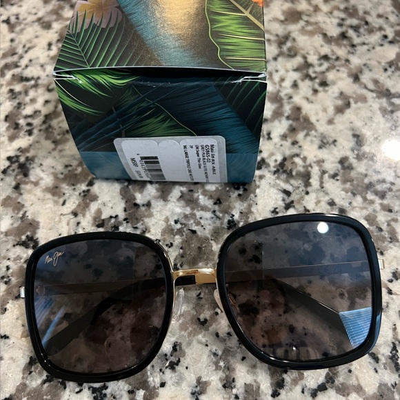 Maui Jim PUA Sunglasses - Picture 4 of 11